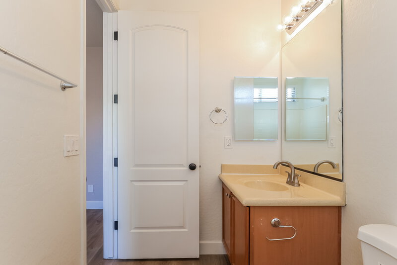 2,360/Mo, 6512 S 49th Dr Laveen, AZ 85339 Main Bathroom View 2