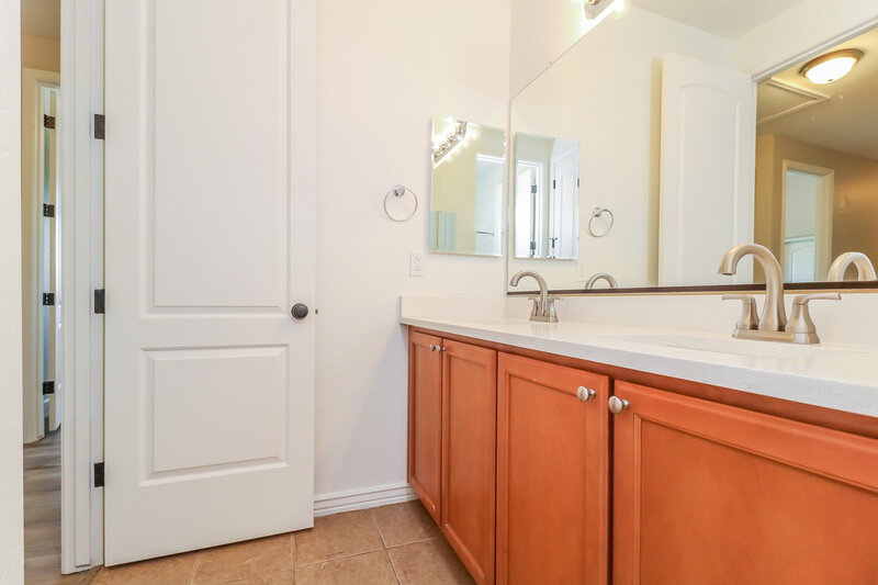 2,385/Mo, 6512 S 49th Dr Laveen, AZ 85339 Bathroom View 2