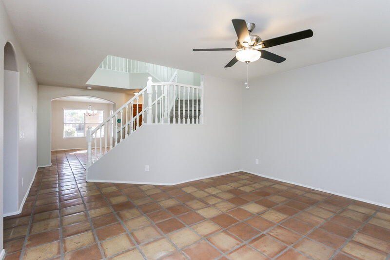 3,060/Mo, 802 W Sun Coast Dr Gilbert, AZ 85233 Living Room View 2