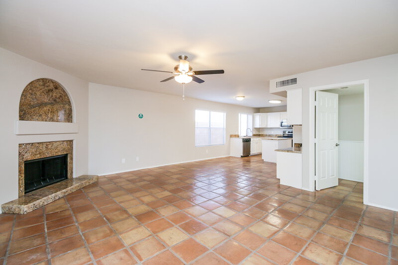 3,060/Mo, 802 W Sun Coast Dr Gilbert, AZ 85233 Living Room View 3