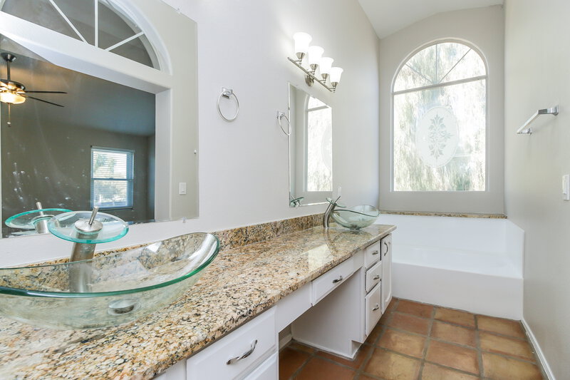 3,060/Mo, 802 W Sun Coast Dr Gilbert, AZ 85233 Main Bathroom View