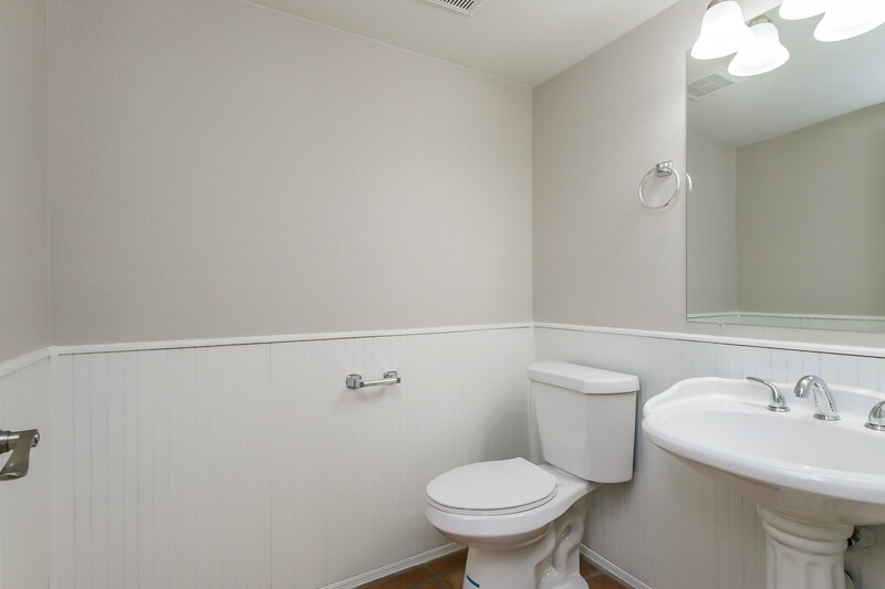 3,060/Mo, 802 W Sun Coast Dr Gilbert, AZ 85233 Bathroom View