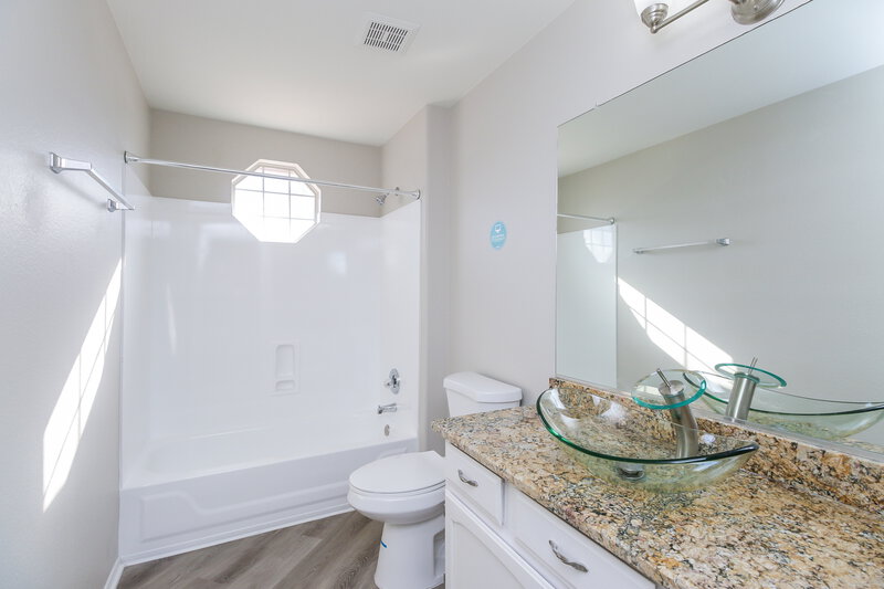3,060/Mo, 802 W Sun Coast Dr Gilbert, AZ 85233 Bathroom View 2