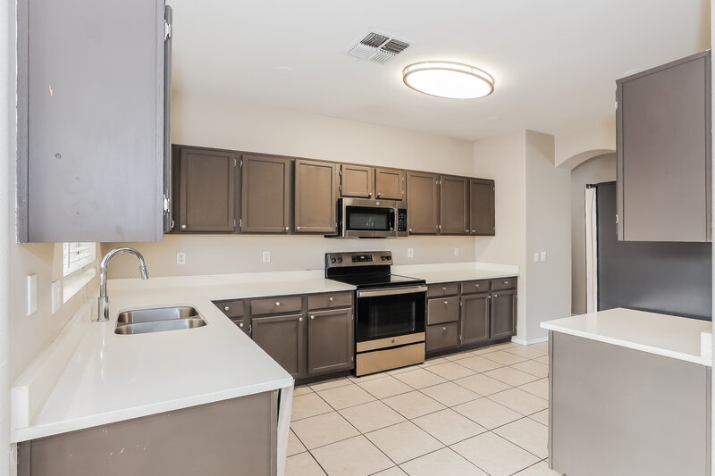 2,315/Mo, 1563 E Scott Ave Gilbert, AZ 85234 Kitchen View 2