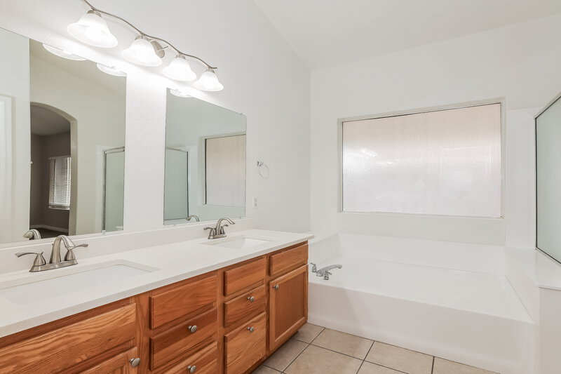 2,315/Mo, 1563 E Scott Ave Gilbert, AZ 85234 Main Bathroom View 2