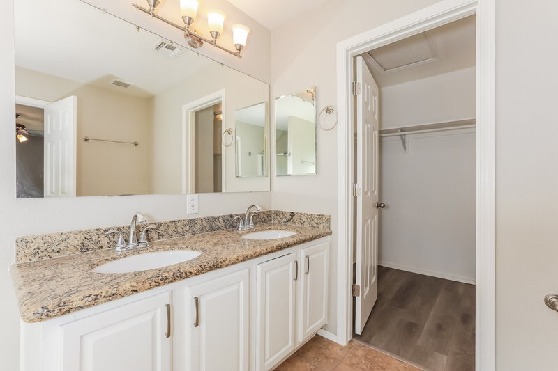 1,705/Mo, 30092 N Desert Willow Blvd San Tan Valley, AZ 85143 Main Bathroom View