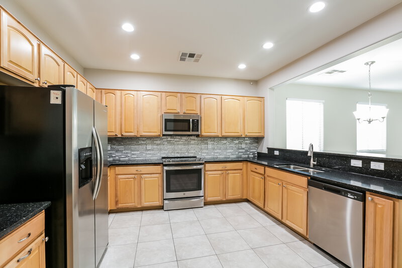 2,255/Mo, 7009 W Shumway Farm Rd Laveen, AZ 85339 Kitchen View