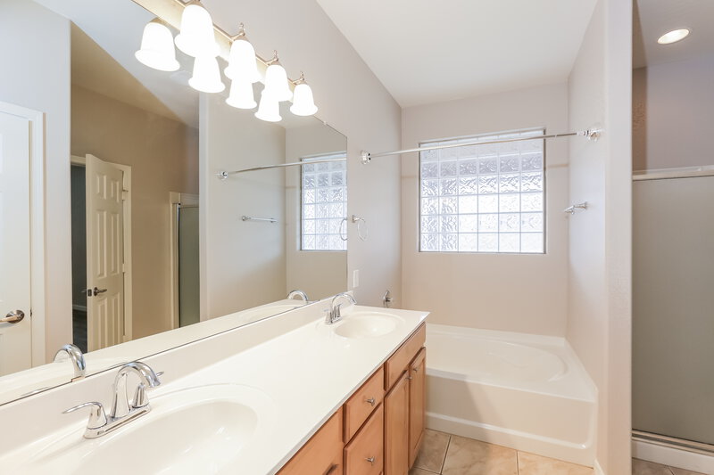 2,255/Mo, 7009 W Shumway Farm Rd Laveen, AZ 85339 Main Bathroom View