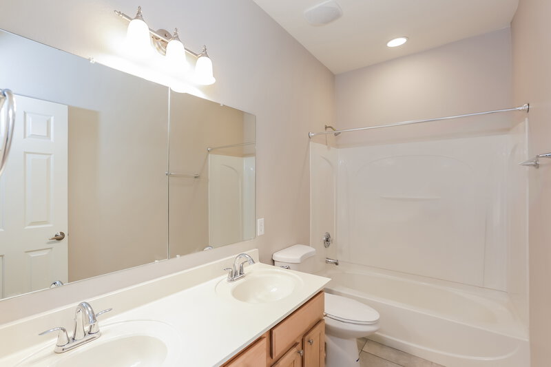 2,255/Mo, 7009 W Shumway Farm Rd Laveen, AZ 85339 Bathroom View