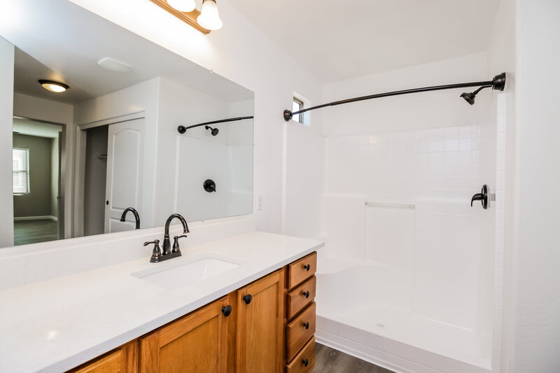 2,065/Mo, 1913 S Tucana Ln Gilbert, AZ 85295 Main Bathroom View