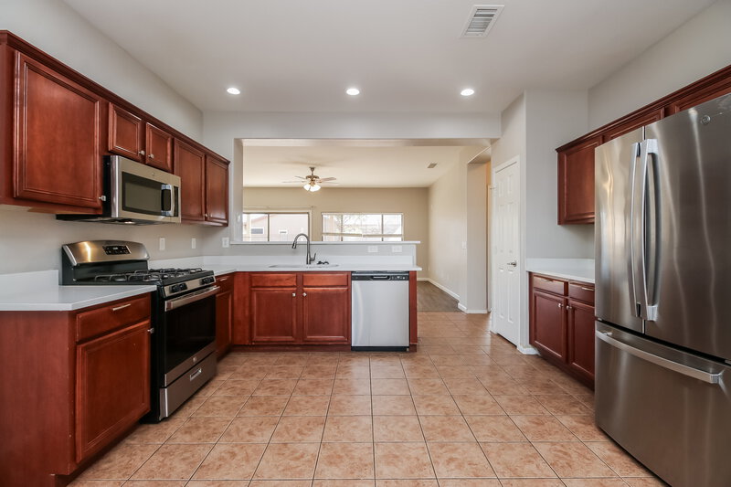 1,990/Mo, 5305 S 52nd Dr Laveen, AZ 85339 Kitchen View