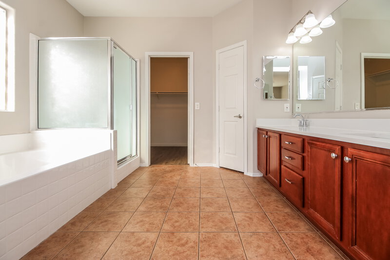 1,990/Mo, 5305 S 52nd Dr Laveen, AZ 85339 Main Bathroom View