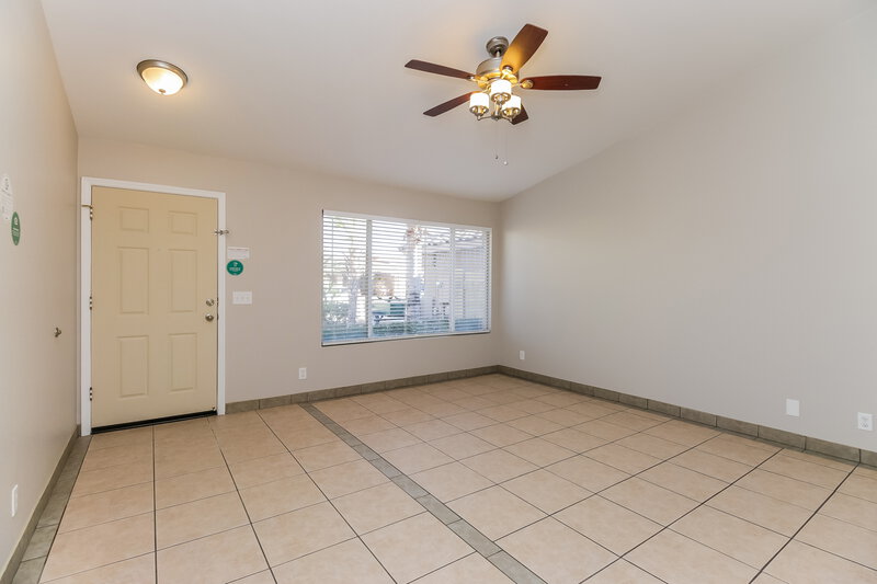2,580/Mo, 141 W Shamrock St Gilbert, AZ 85233 Living Room View