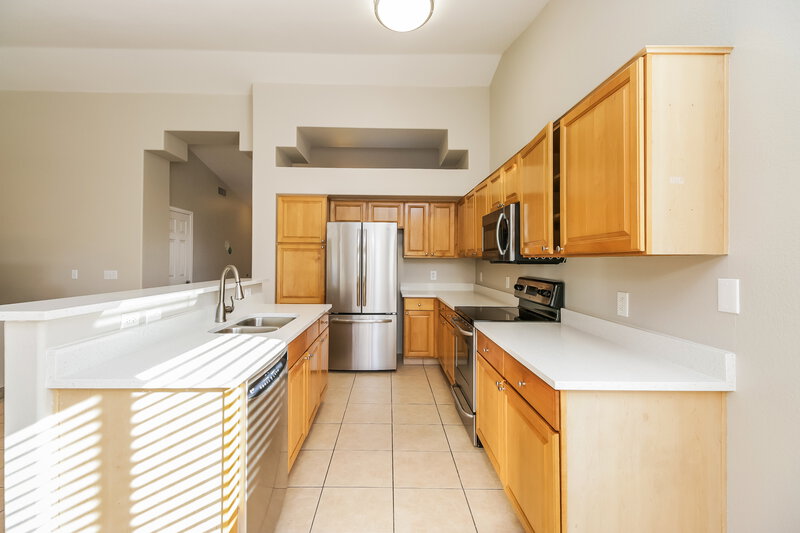 2,580/Mo, 141 W Shamrock St Gilbert, AZ 85233 Kitchen View