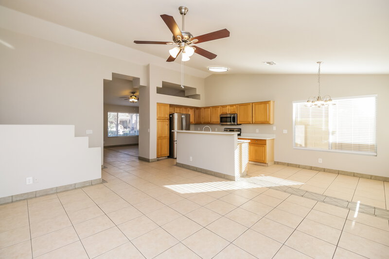 2,580/Mo, 141 W Shamrock St Gilbert, AZ 85233 Family Room View