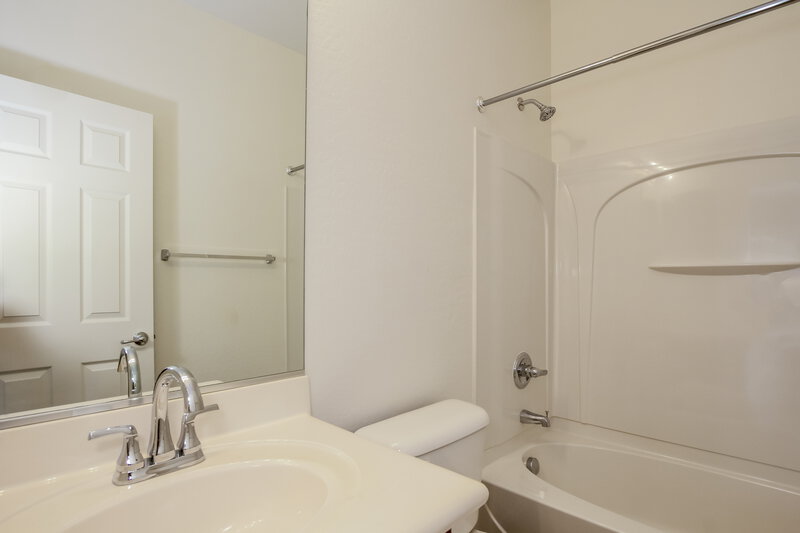 1,860/Mo, 10295 W Via del Sol Lot 390 Peoria, AZ 85383 Bathroom View
