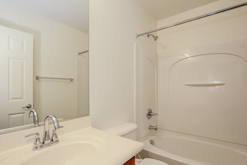 1,860/Mo, 10295 W Via del Sol Lot 390 Peoria, AZ 85383 Bathroom View 2