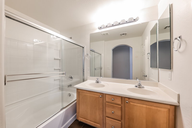 1,725/Mo, 22026 N 103rd Ln Lot 353 Peoria, AZ 85383 Main Bathroom View