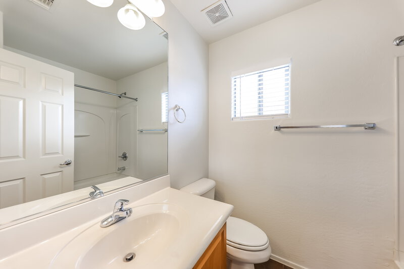 1,725/Mo, 22026 N 103rd Ln Lot 353 Peoria, AZ 85383 Bathroom View