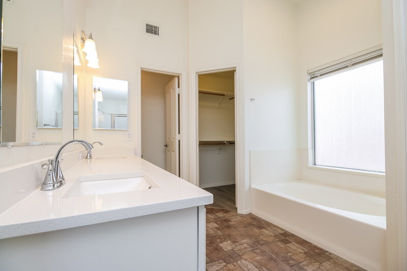 2,745/Mo, 3032 N Silverado Mesa, AZ 85215 Main Bathroom View