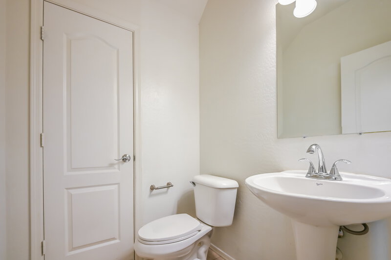 1,785/Mo, 153 E Dry Creek Rd San Tan Valley, AZ 85143 Bathroom View