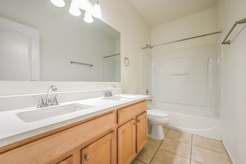 1,785/Mo, 153 E Dry Creek Rd San Tan Valley, AZ 85143 Bathroom View 2