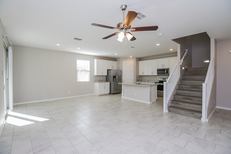 2,655/Mo, 1563 S Loren Ln Gilbert, AZ 85296 Living Room View 2