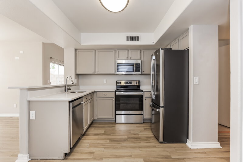 2,135/Mo, 1343 E Helena Dr Phoenix, AZ 85022 Kitchen View