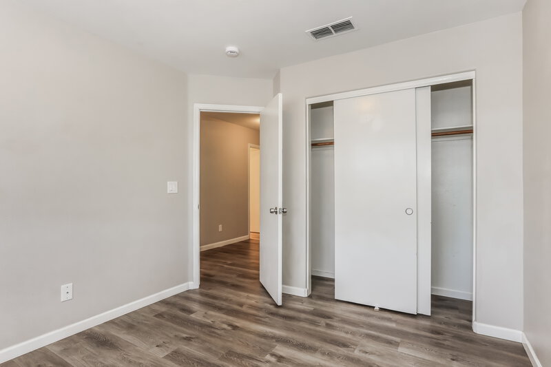 2,135/Mo, 1343 E Helena Dr Phoenix, AZ 85022 Bedroom View