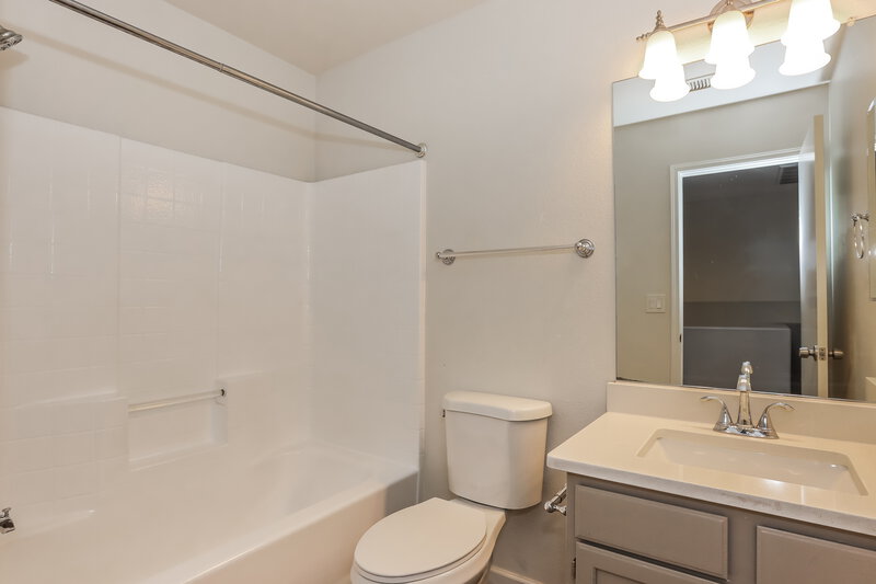 2,135/Mo, 1343 E Helena Dr Phoenix, AZ 85022 Bathroom View