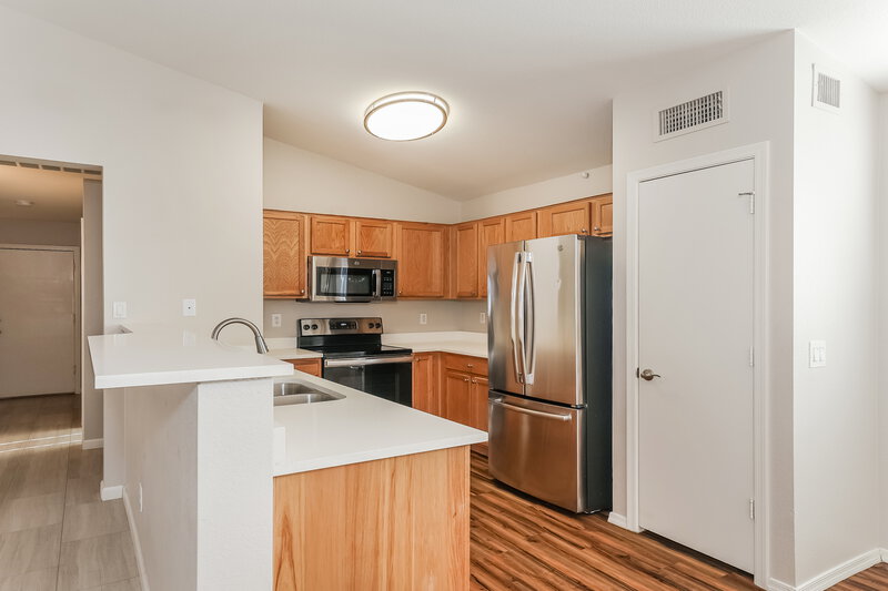 1,825/Mo, 14338 N 129th Ave El Mirage, AZ 85335 Kitchen View