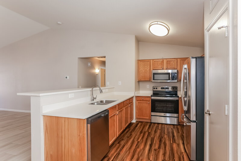 1,825/Mo, 14338 N 129th Ave El Mirage, AZ 85335 Kitchen View 2