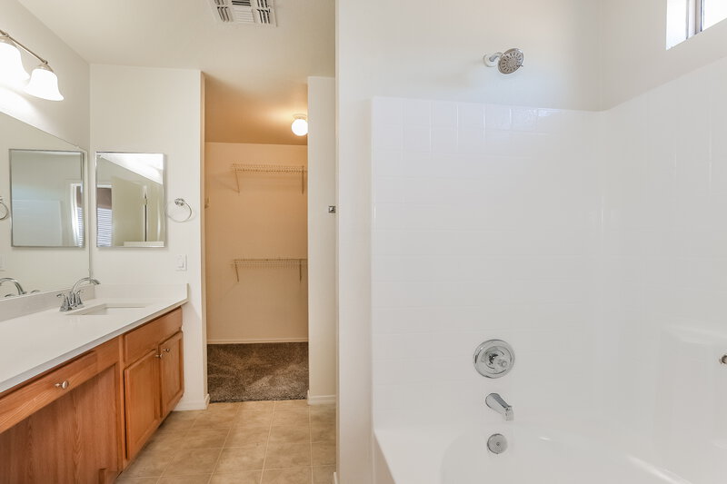 1,825/Mo, 14338 N 129th Ave El Mirage, AZ 85335 Main Bathroom View 2
