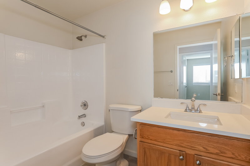 1,825/Mo, 14338 N 129th Ave El Mirage, AZ 85335 Bathroom View