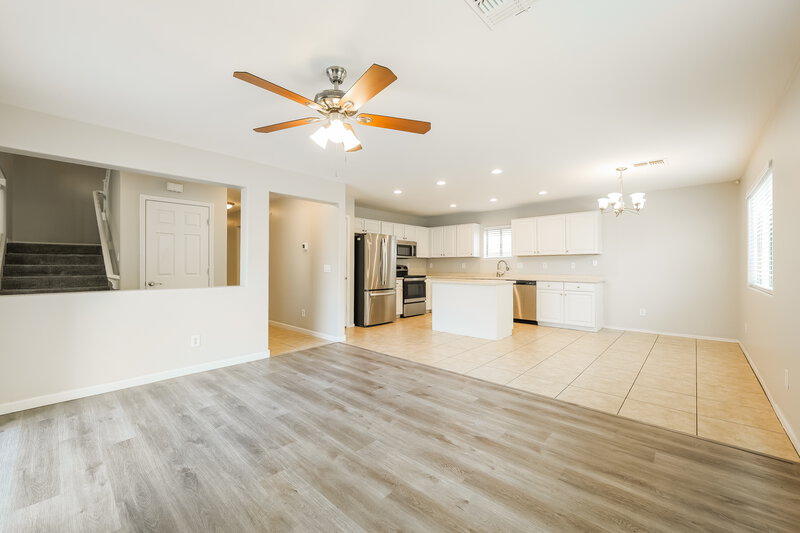 2,495/Mo, 3733 W Dunbar Dr Phoenix, AZ 85041 Family Room View