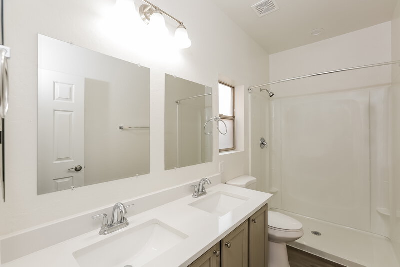 2,385/Mo, 5438 W Maldonado Rd Phoenix, AZ 85339 Main Bathroom View