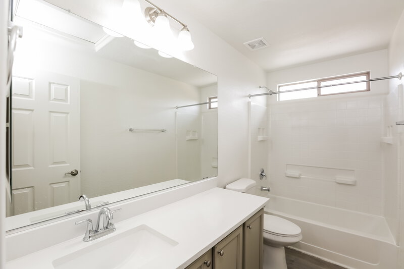 2,385/Mo, 5438 W Maldonado Rd Phoenix, AZ 85339 Main Bathroom View 2