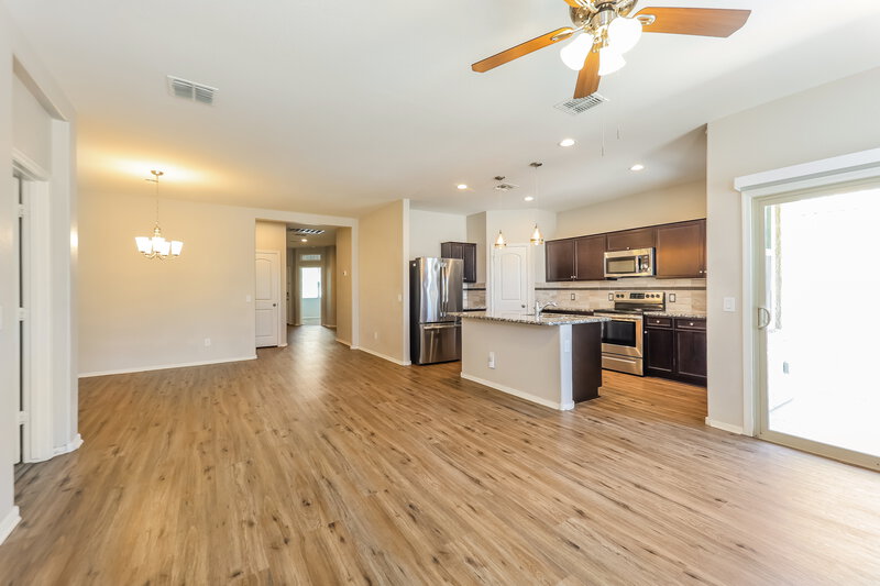 2,110/Mo, 2444 W Tamarisk Ave Phoenix, AZ 85041 Living Room View 4