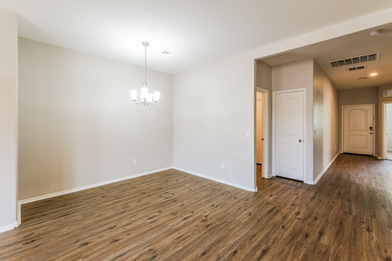 2,130/Mo, 2444 W Tamarisk Ave Phoenix, AZ 85041 Dining Room View 2
