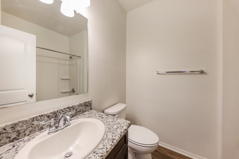 2,110/Mo, 2444 W Tamarisk Ave Phoenix, AZ 85041 Bathroom View