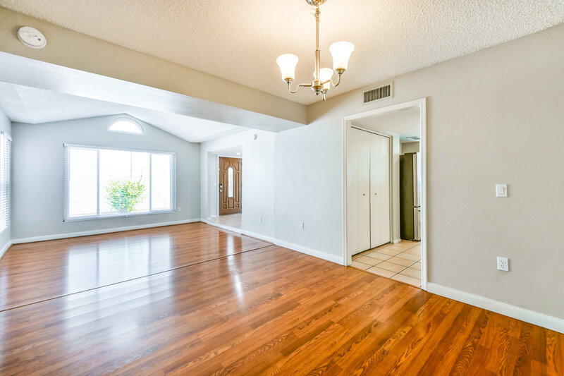 2,170/Mo, 521 N Red Rock St Gilbert, AZ 85234 Breakfast Nook View