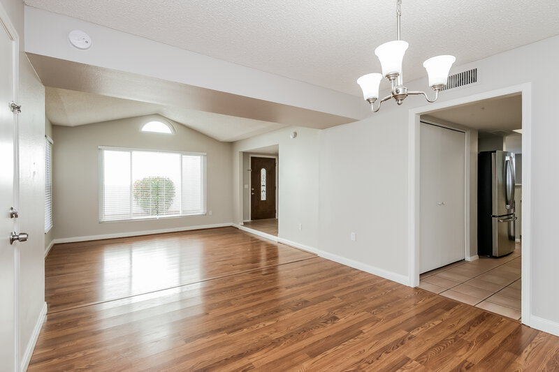 2,620/Mo, 521 N Red Rock St Gilbert, AZ 85234 Dining Room View