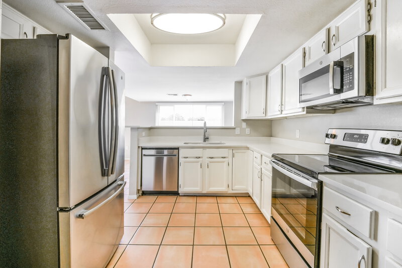 2,170/Mo, 521 N Red Rock St Gilbert, AZ 85234 Kitchen View