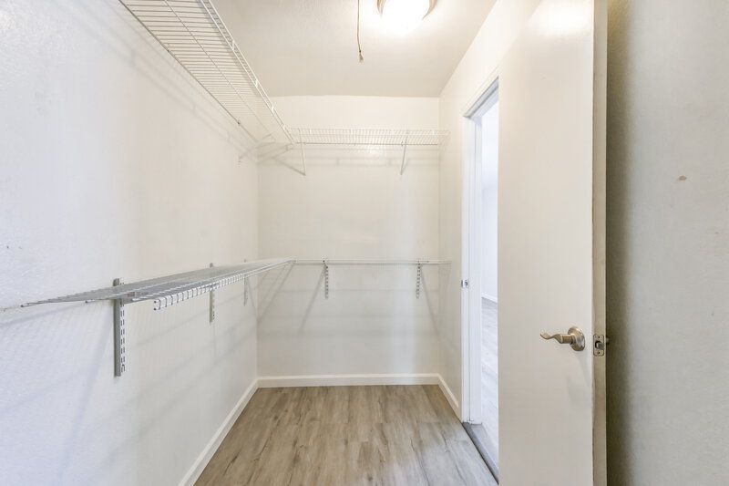 2,170/Mo, 521 N Red Rock St Gilbert, AZ 85234 Walk In Closet View
