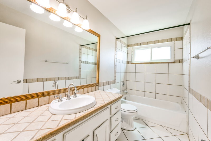 2,170/Mo, 521 N Red Rock St Gilbert, AZ 85234 Bathroom View