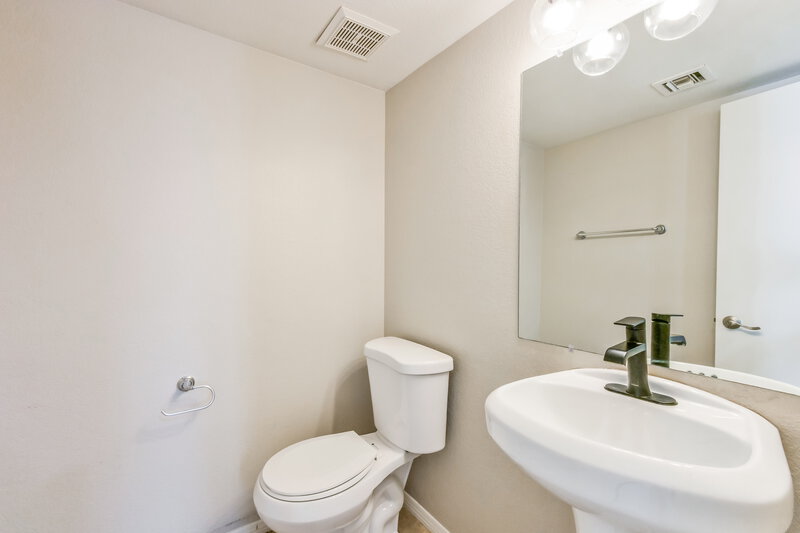 2,170/Mo, 521 N Red Rock St Gilbert, AZ 85234 Bathroom View 2