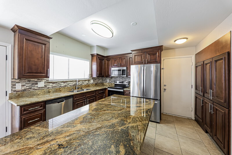 2,615/Mo, 4533 E Annette Dr Phoenix, AZ 85032 Kitchen View