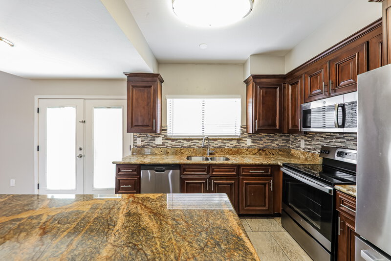 2,615/Mo, 4533 E Annette Dr Phoenix, AZ 85032 Kitchen View 2