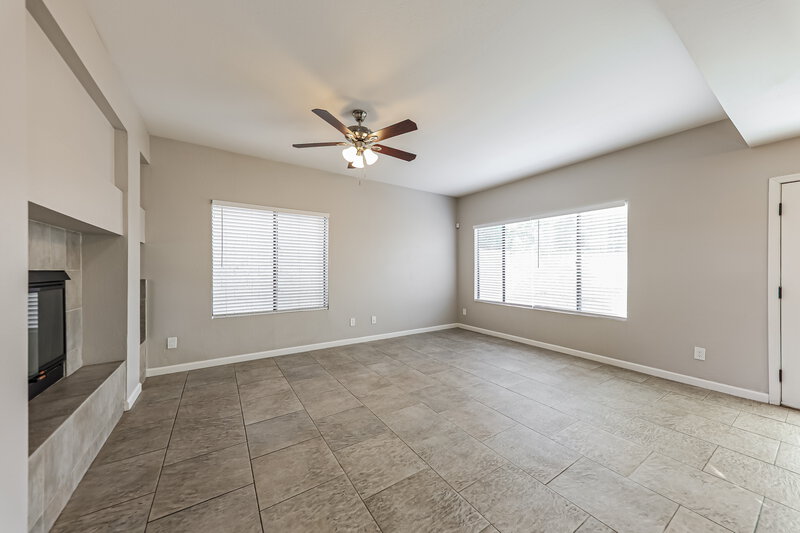 2,615/Mo, 4533 E Annette Dr Phoenix, AZ 85032 Family Room View 2