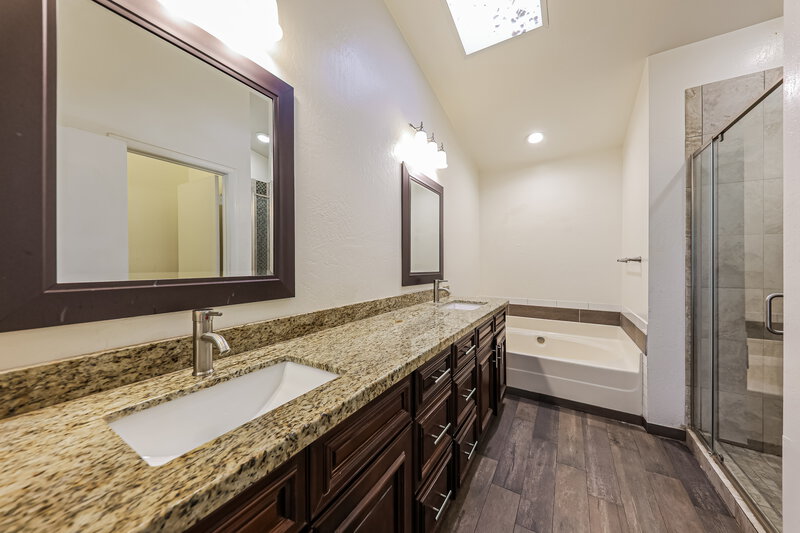 2,615/Mo, 4533 E Annette Dr Phoenix, AZ 85032 Main Bathroom View